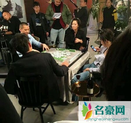 随性徐静蕾再现身 临时取消发布会改打麻将