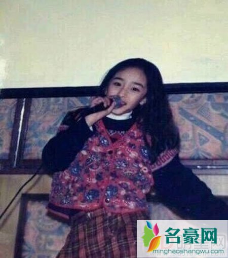 杨幂旧时仙照曝光 深度剖析大美女是否整容