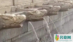 北京暴雨故宫再现九龙吐水 网友感叹古代建造技术太牛了