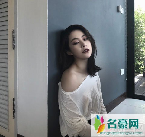 林更新网红女友晒照 网友惊呼王柳雯上围贫瘠