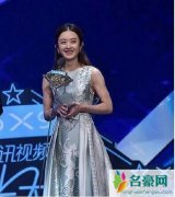 赵丽颖清华大学拍照 键盘侠不留口德令人心寒
