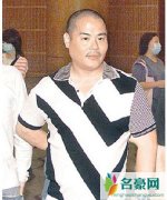张柏芝爸爸父亲胡须勇 张柏芝与干爹陈玉书