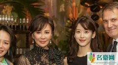 刘嘉玲章泽天合照 两人超有气质年龄差的嘉玲不输奶茶妹妹