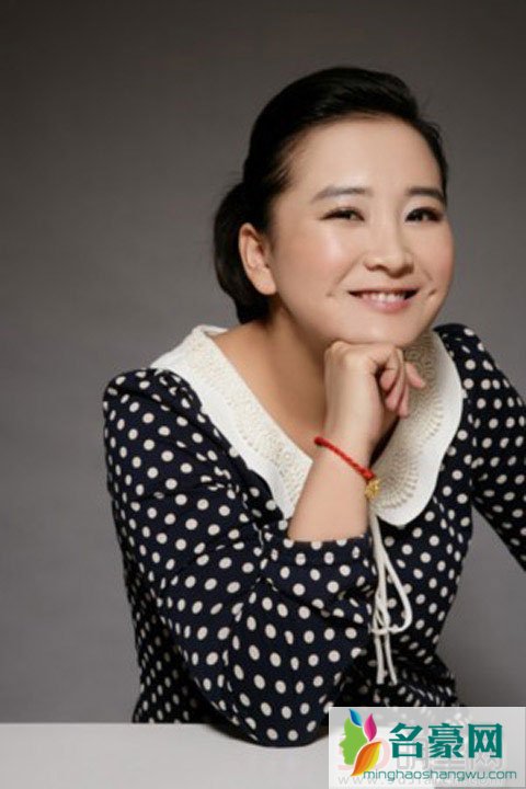 贾玲近照曝光似乎又胖了 新发型超配贾玲