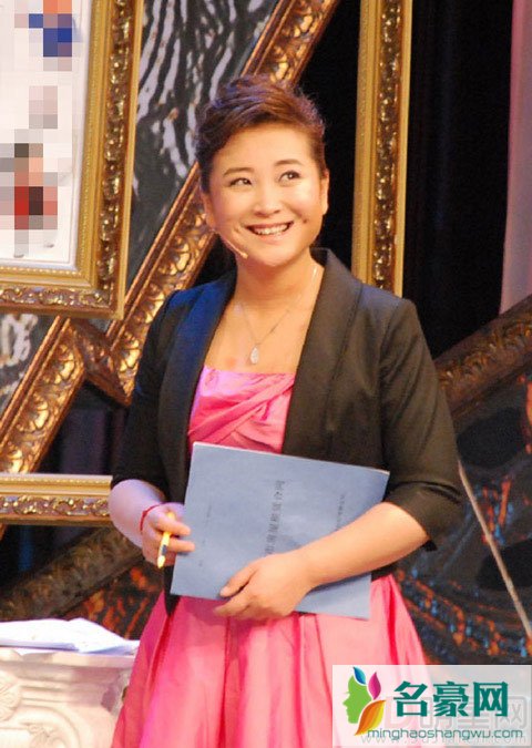 贾玲近照曝光似乎又胖了 新发型超配贾玲