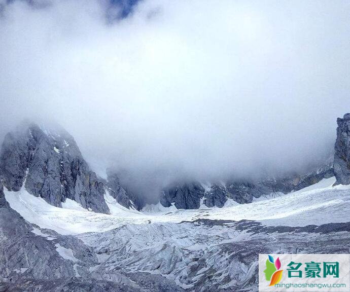 新疆乌鲁木齐山区雪崩