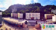 老师破门救3人经过揭晓 网友：为师者责任重于泰山