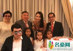 黎姿女儿正脸曝光 全家合照幸福美满