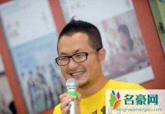 九把刀下跪求婚成功 求婚对象却是小三