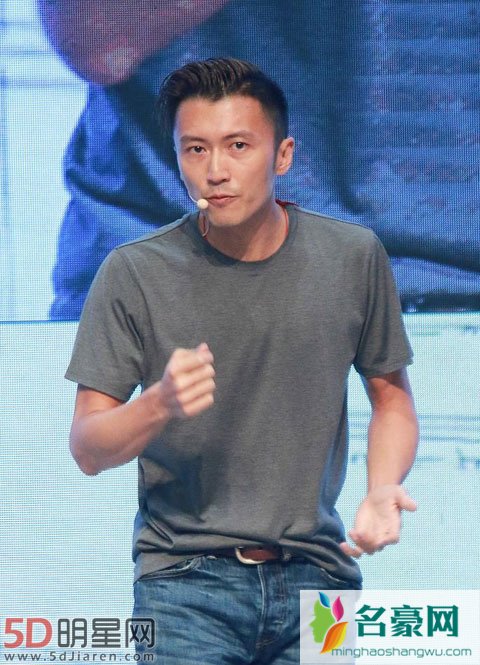 谢霆锋分享人生历程 被嘘下台经纪人心疼落泪