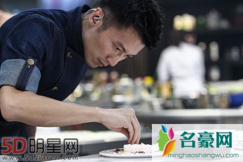 谢霆锋分享人生历程 被嘘下台经纪人心疼落泪
