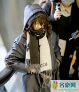 郑爽终于露面啦 机场图显呆萌