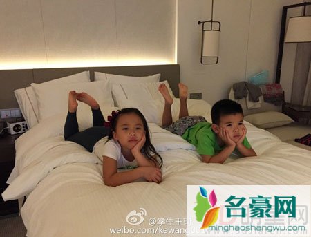 刘涛与家人庆祝结婚纪念日 王珂再写情书告白老婆