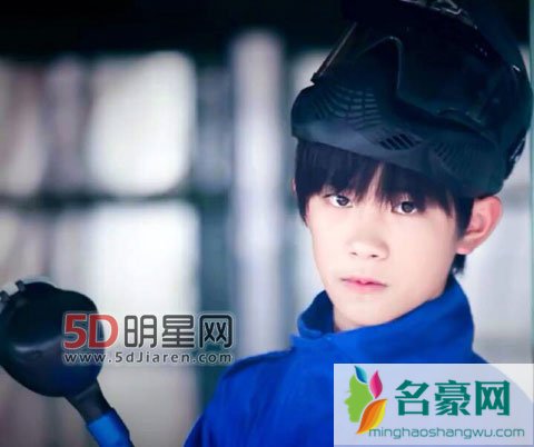 小凡李易峰调戏小七易烊千玺 TFBOYS街头演唱视频曝光引关注