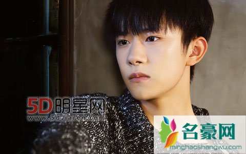 小凡李易峰调戏小七易烊千玺 TFBOYS街头演唱视频曝光引关注