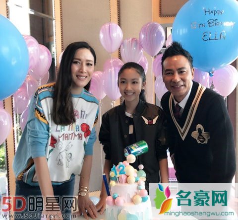 任达华女儿逆天长腿遗传妈妈 颜值也比父母好看