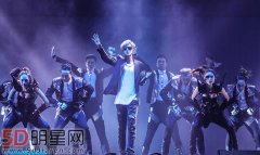 罗志祥演唱会遇升降台卡只露半头 看极限挑战电视坏掉吐槽衰