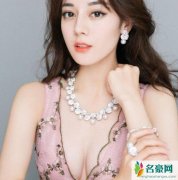 迪丽热巴的胸被鹿晗摸 迪丽热巴大胸摇摇欲坠身材太火辣