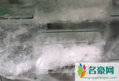 冰箱结冰除冰时一定要关电源吗 冰箱结冰除冰可以用吹风机吹吗