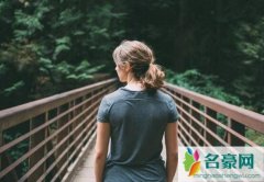 女朋友拖着不结婚又不分手，她这么干耗着原因是什么