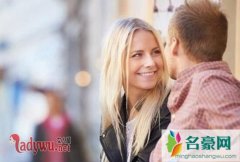 已婚女人想让你泡的征兆，已婚女人的哪些动作暗示喜欢你