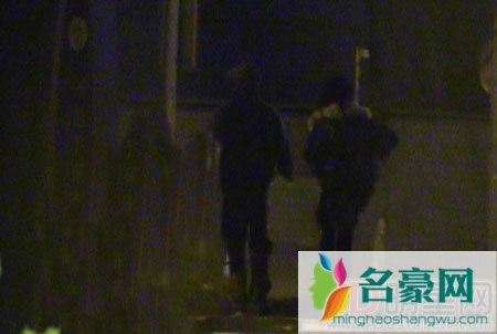 曹云金承认交往新女友 与张瀞尤海边同游