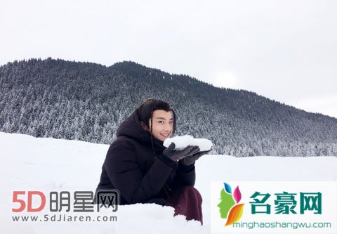 牛骏峰“失联”粉丝贴寻人启示 剧组玩雪发烧惹心疼