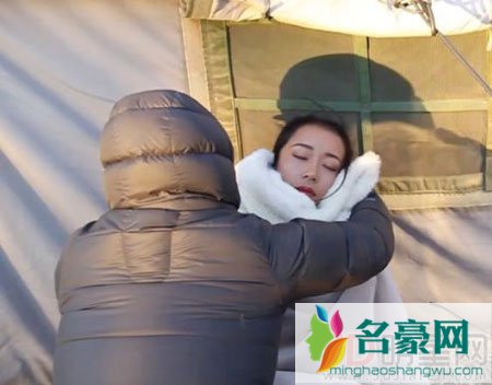 吉克隽逸为工作不顾严寒 沙漠中衣着单薄被冻昏厥