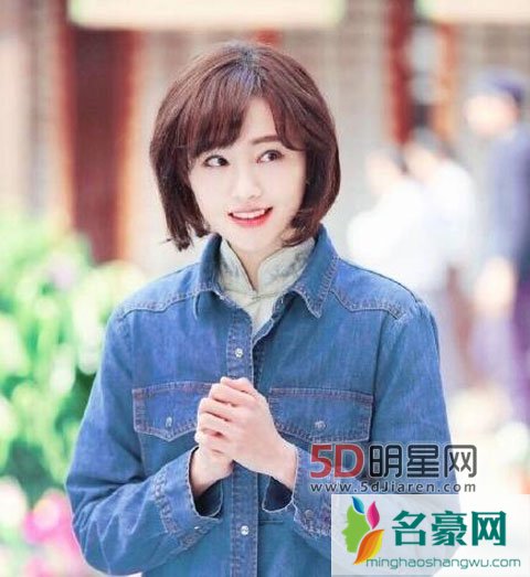 郑爽获最人气爱豆奖 郑爽爽爸亲临见证郑爽霸屏纽约时代广场