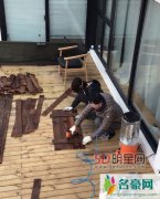 郑爽消失后再现身 郑爽爸爸发和郑爽一起做木工组图