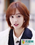 郑爽爸爸晒与女儿生活照 网友突然发现其已消失一月有余