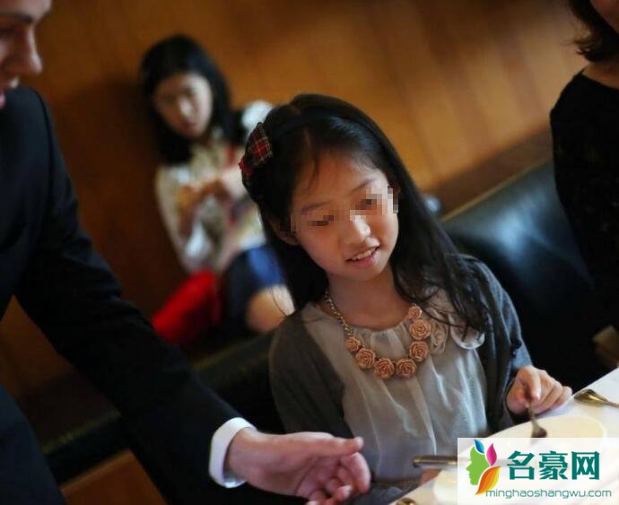 上海孩子学习西方用餐礼仪