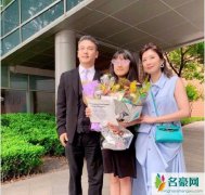 贾静雯与前夫同框 贾静雯和第一任老公参加梧桐妹毕业典礼引争议