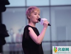 曾轶可小号发文骂边检事件 强调自己没有不配合边检还原事件引热议