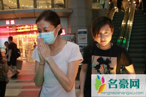 吴卓林手臂伤痕惹人心痛 觉得像从死里复活