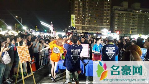 5566人气仍在 录制节目现身夜市被粉丝挤爆