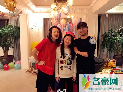 汪峰章子怡为小苹果庆生 小苹果是章子怡的女儿吗