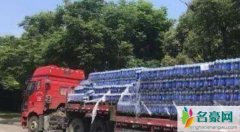 3吨可乐散落一地无人偷拿 视频曝光网友纷纷点赞国民素质变高了