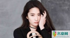 刘亦菲湖畔写真 刘亦菲西装杀太帅气却被网友指修图过度