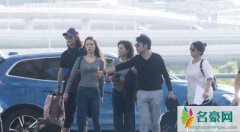 郎朗机场亲密挽手 郎朗老婆是哪国人太漂亮被质疑整容怎么回事