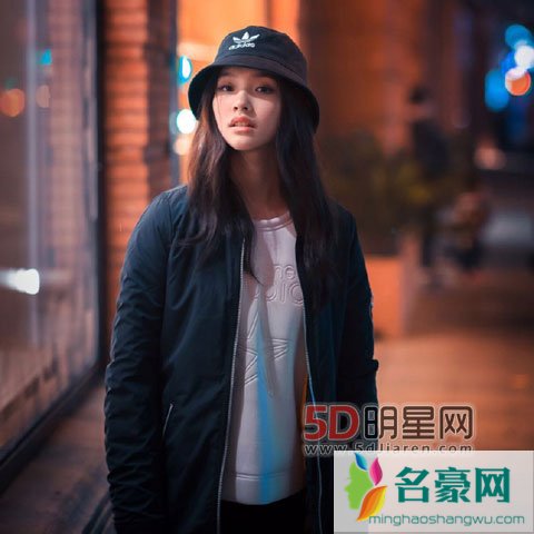 林允被跟踪微博无奈发文 林允爸爸看望女儿被跟踪