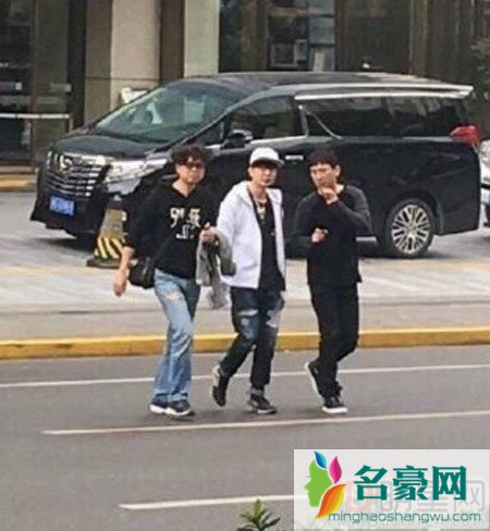 王思聪兄弟团又添新人 带林俊杰上海看房