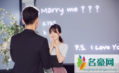 陈紫函工作室发布求婚照片 戴向宇陈紫函夫妇低调浪漫