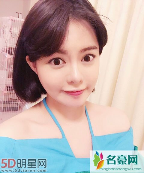 香港歌手岑日珈微博晒名包 多次被质疑受富商老板宠爱