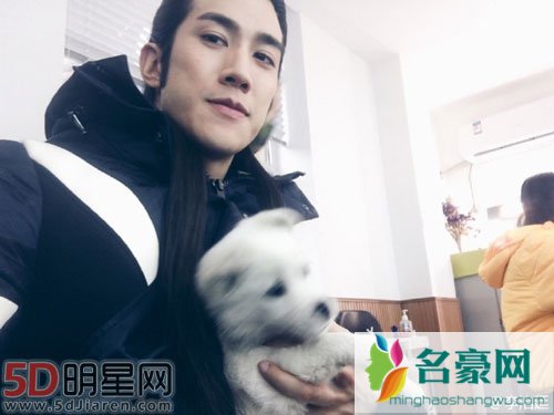 曝李治廷剧组小狗被撞 未能引起网友同情
