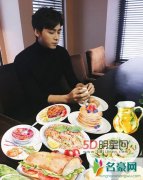 李易峰出席新浪粉丝嘉年华活动 被粉丝嫌胖李易峰机智应对