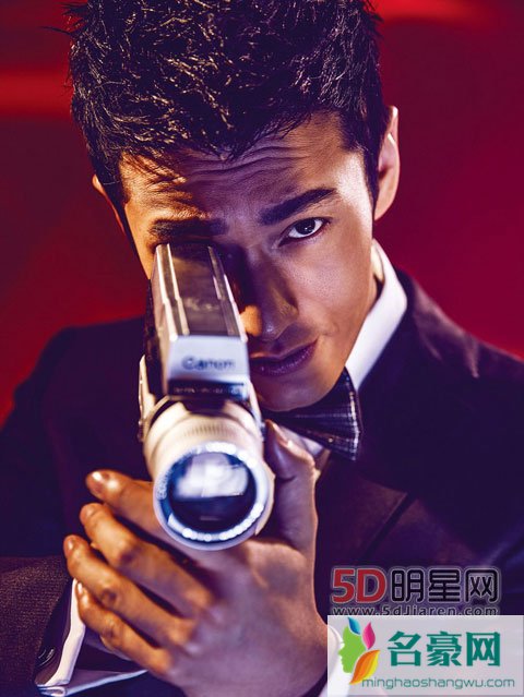 黄晓明入学商学院和学员自拍 黄晓明再次投资新兴行业