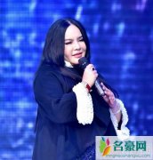 千百惠近照曝光 容貌看似橡胶人