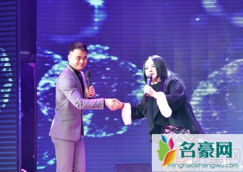 千百惠近照曝光 容貌看似橡胶人