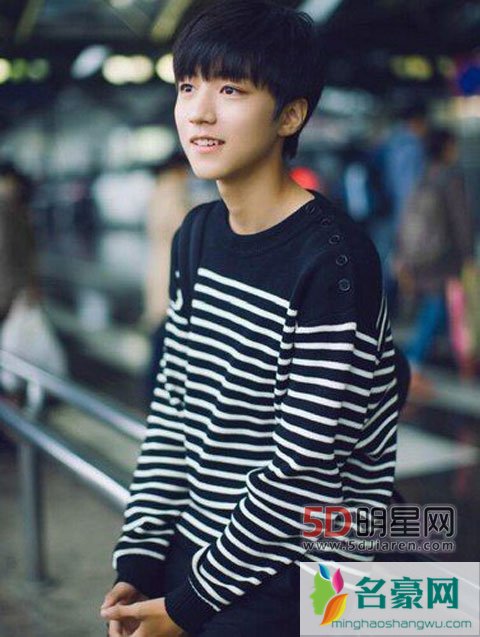 TFBOYS王俊凯微博女装照流出 TFBOYS王俊凯霸气凯美女上线